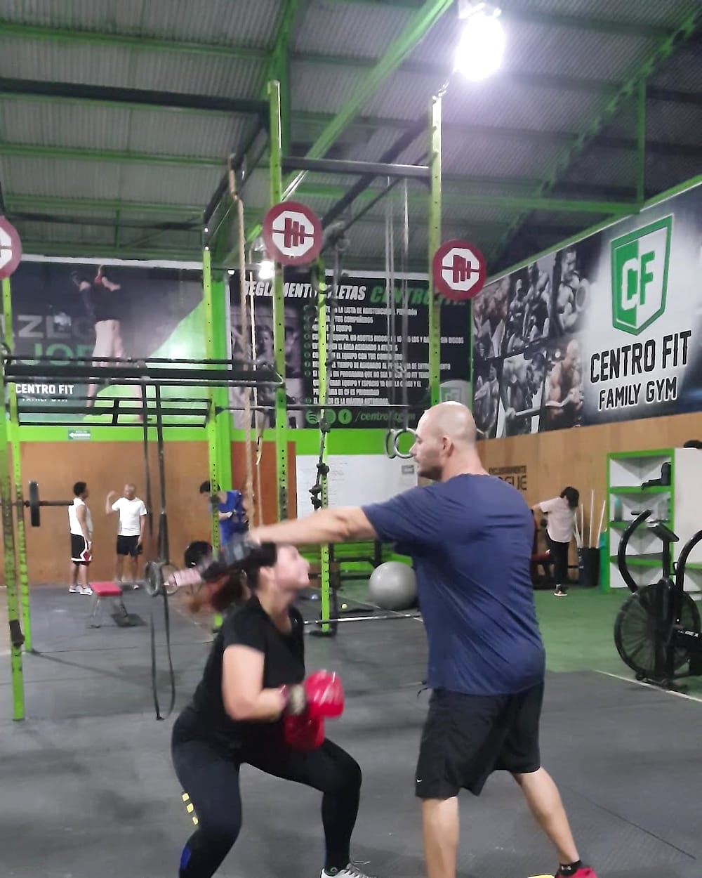 Clase de box con instructor en Centro Fit